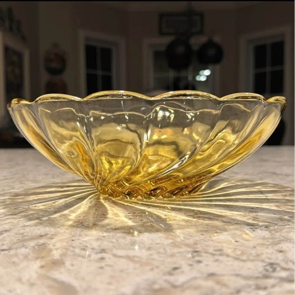 VINTAGE 70’s~HAZEL ATLAS AMBER GLASS~SERVING SALAD BOWL~CAPRI SWIRL PATTERN~G22
